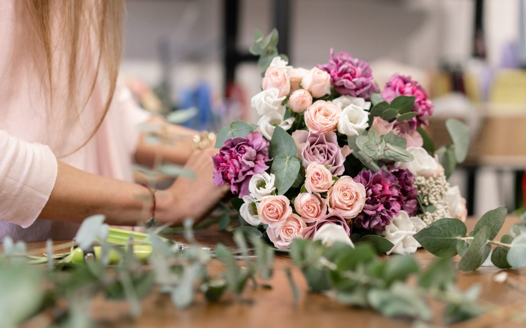 How to Arrange Flowers: 6 DIY Floral Arrangements